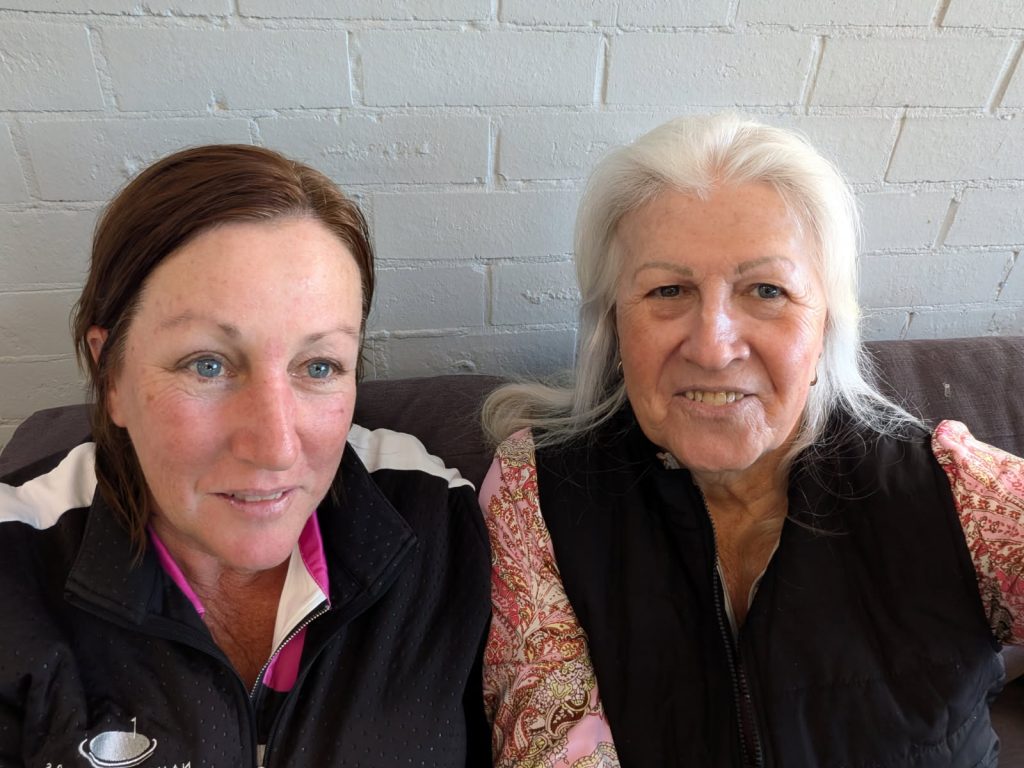 Div 1 women’s runner-up Dianne O’Leary (left) and winner Deidre Fletcher.