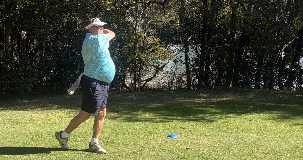 Eddy Penrose battled on to the end at Nambucca on Saturday after a calamity on the short par three 5th hole.